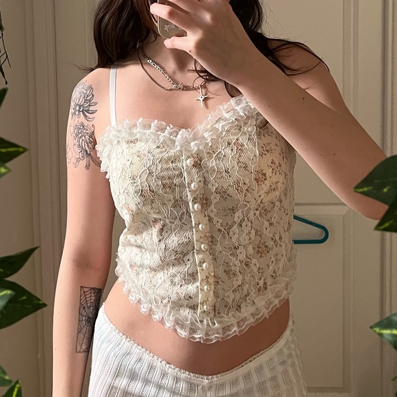 Pretty coquette laced top - Picture 2 of 3